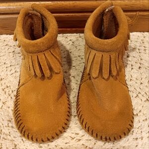 Minnetonka Moccasins Infant/Toddler Back Flap Bootie Brown Suede Size 4